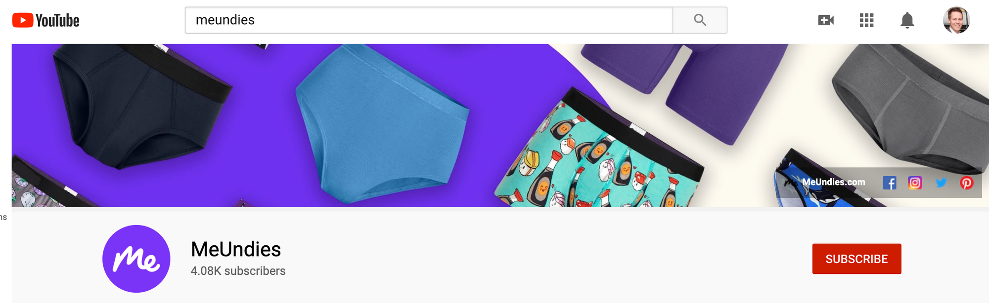 Links do MeUndies para sua página inicial e quatro perfis sociais em seu banner do YouTube